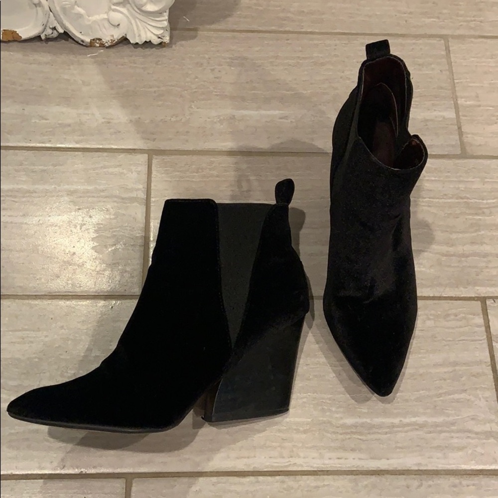 Black wedge boots